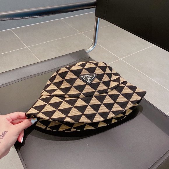 ?✨AUTHENTIC✨?Prada hat
